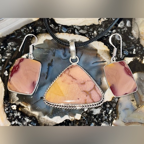 Mookaite Pendant & Earrings Set - Picture 4 of 14